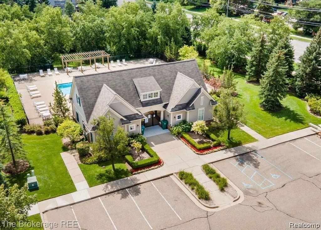 8109 ADDINGTON Drive, Commerce Twp, MI 48390 — Photo 7
