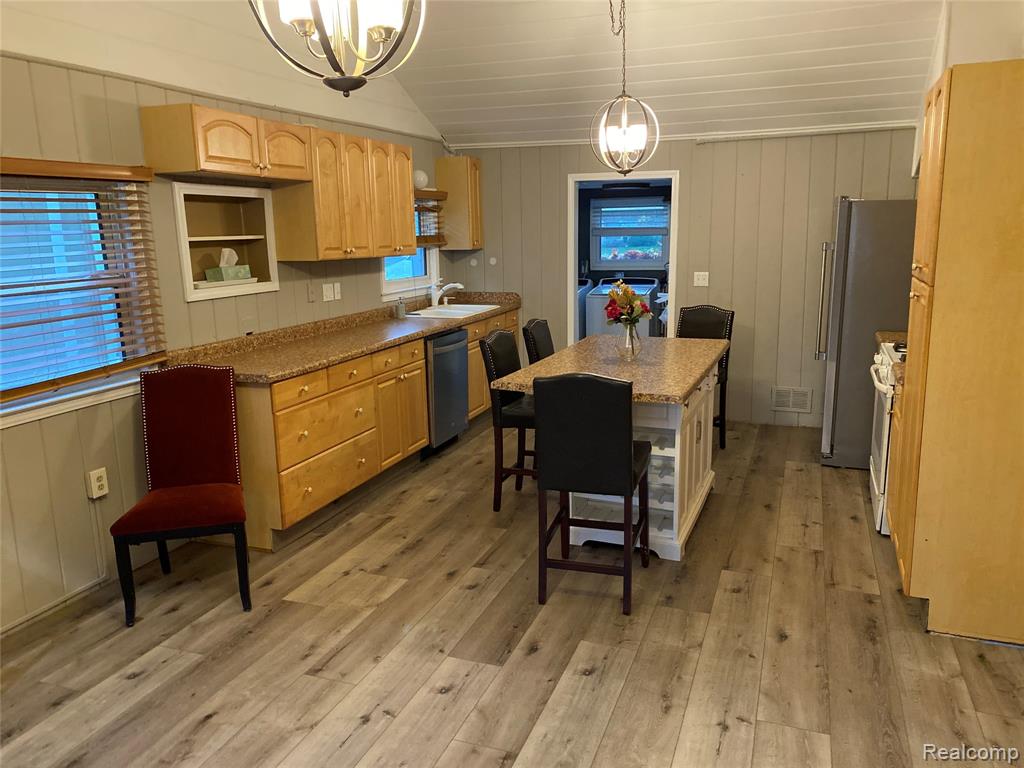 7825 Elizabeth Lake Rd Beach, Waterford, MI 48327 — Photo 6