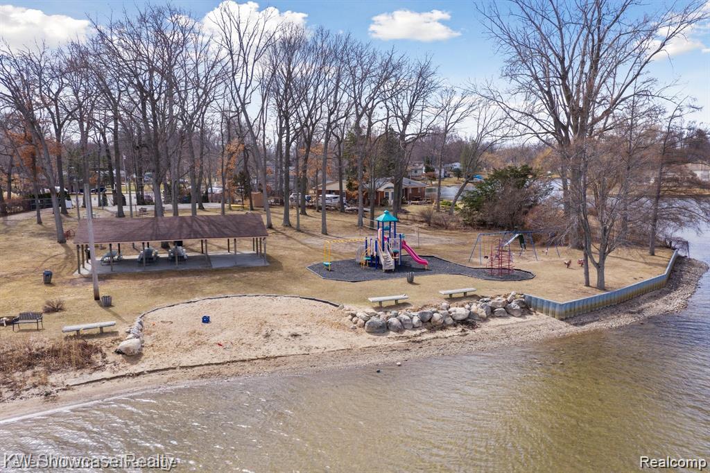 983 ARTDALE, White Lake, MI 48383 — Photo 44