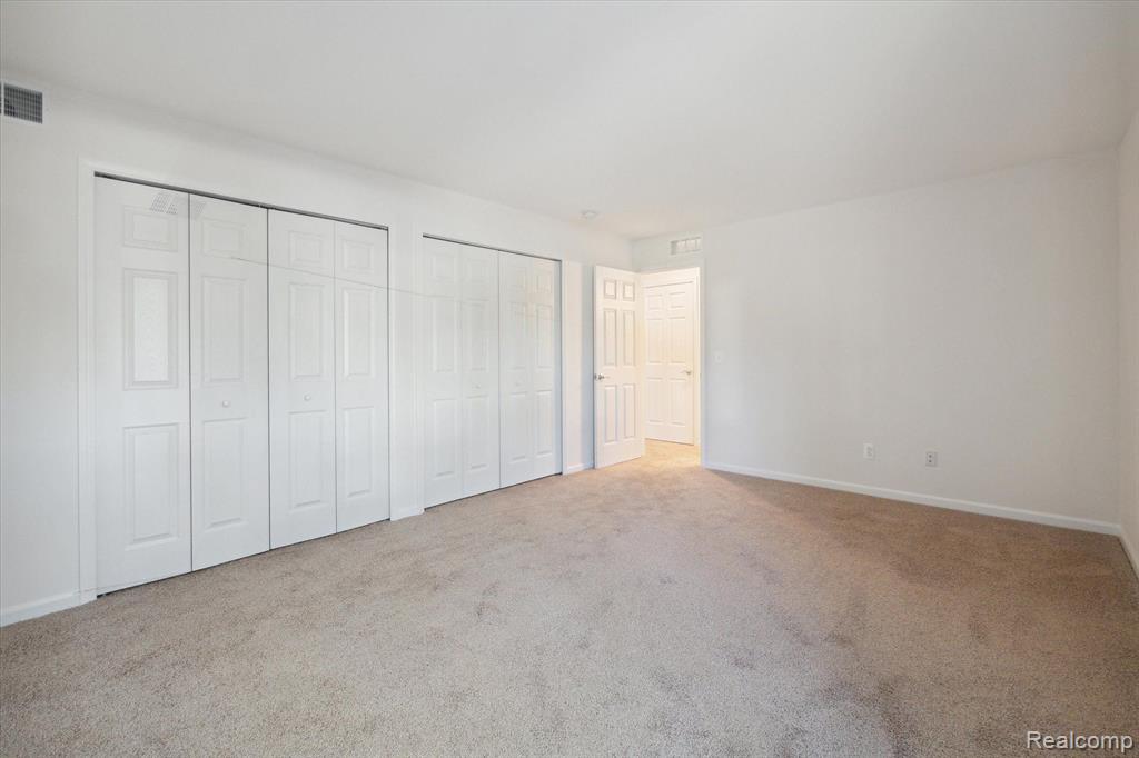30535 W 14 MILE Road S, 16, Farmington Hills, MI 48334 — Photo 4