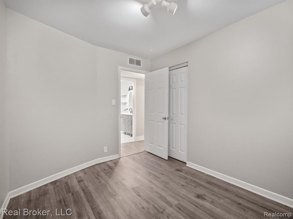 1909 Marie Circle, Bloomfield Hills, MI 48302 — Photo 16