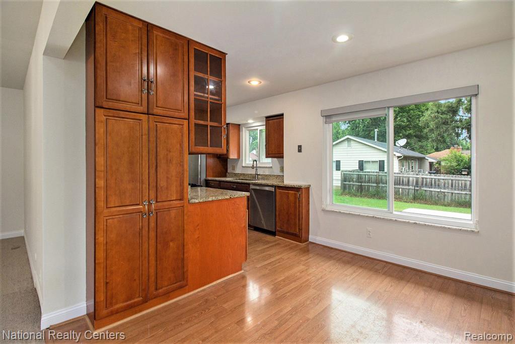 630 W LAKE Street, South Lyon, MI 48178 — Photo 5
