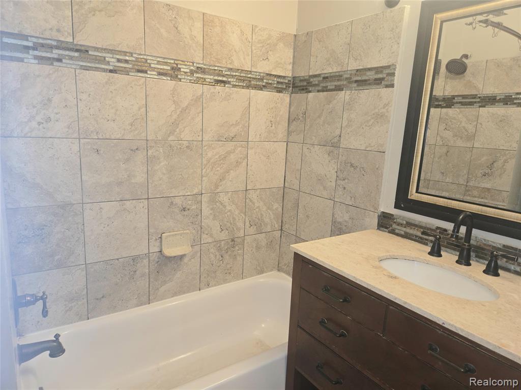 5156 Rock Run, West Bloomfield, MI — Photo 21