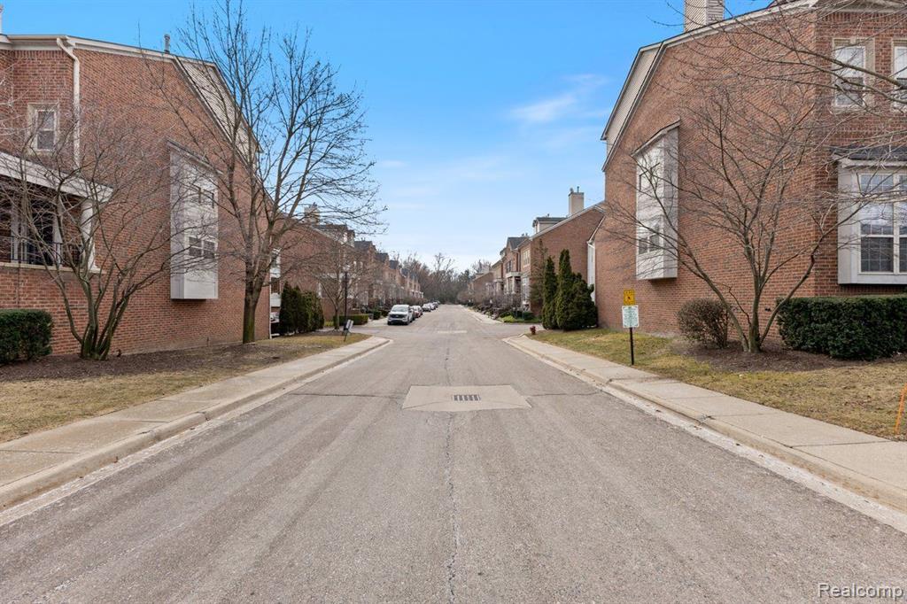 17036 FARMINGTON Road, Livonia, MI 48154 — Photo 3