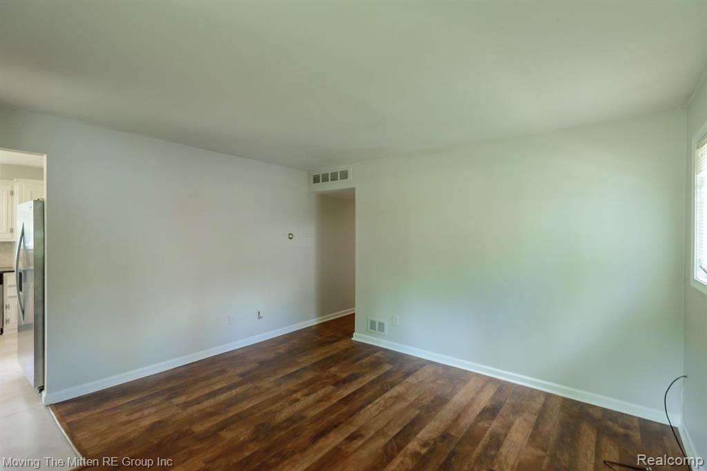 4666 ROOSEVELT Boulevard, Dearborn Heights, MI 48125 — Photo 5
