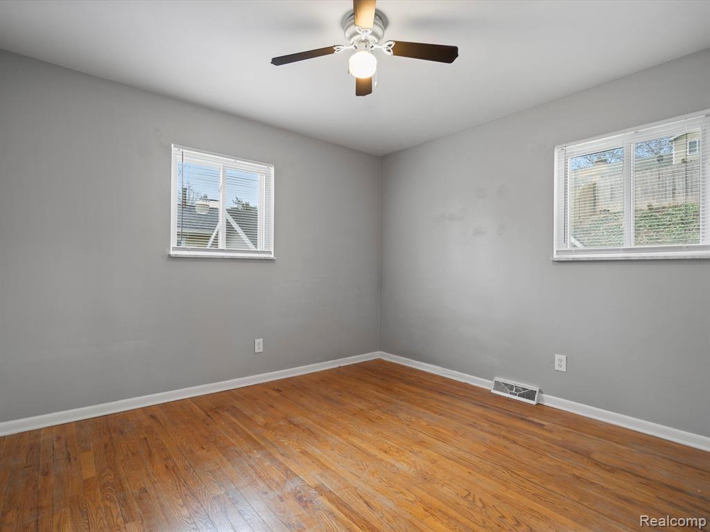 806 HARRY PAUL Drive, Lake Orion, MI 48362 — Photo 16