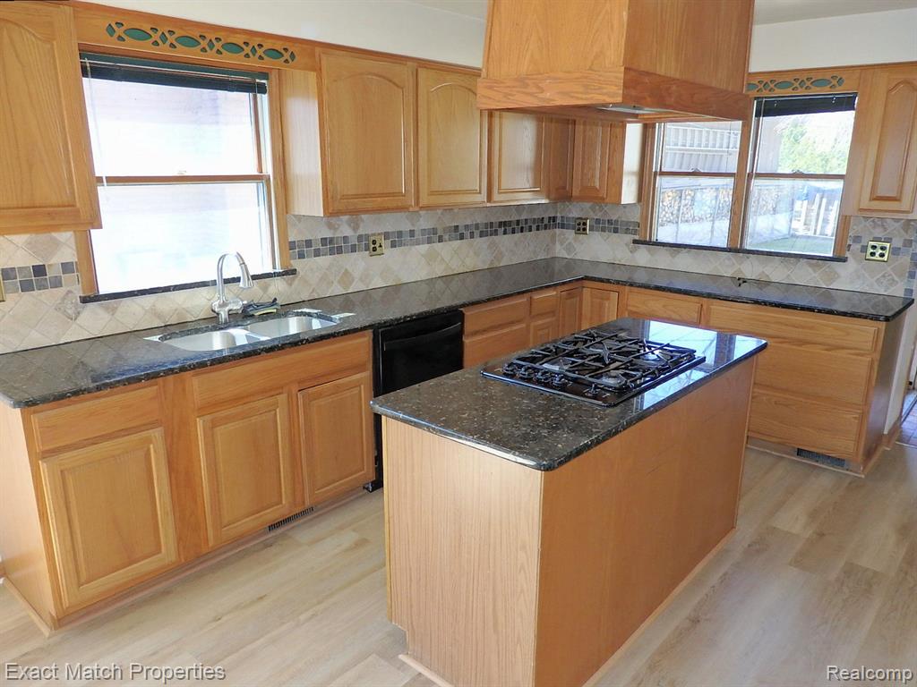 925 MALLOCK Road, White Lake, MI — Photo 22