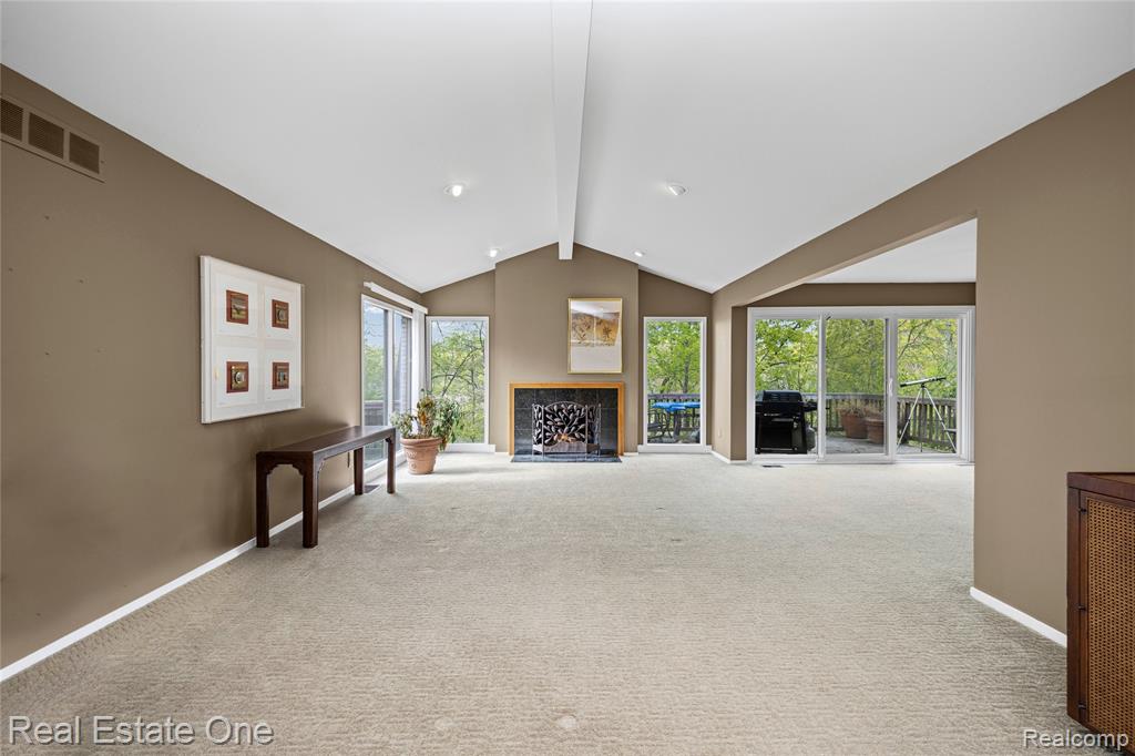 5000 Mirror Lake Court, 19, West Bloomfield, MI 48323 — Photo 10