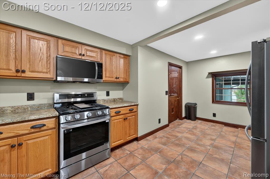 30760 Bayview Drive, Gibraltar, MI — Photo 10