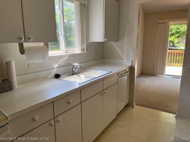 407 N OAK Drive, Walled Lake, MI 48390 — Photo 6