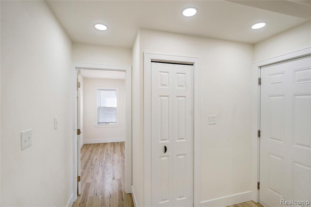 20075 Washtenaw Street, Harper Woods, MI 48225 — Photo 19