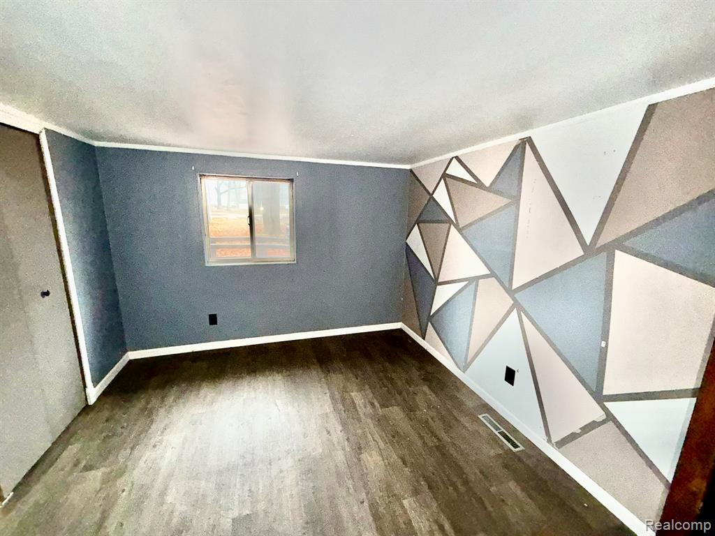 991 W Maplecrest Drive, Sanford, MI 48657 — Photo 18
