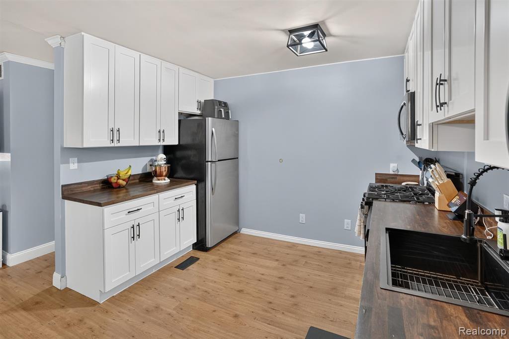 8696 Sargent Road, Fowlerville, MI 48836 — Photo 13