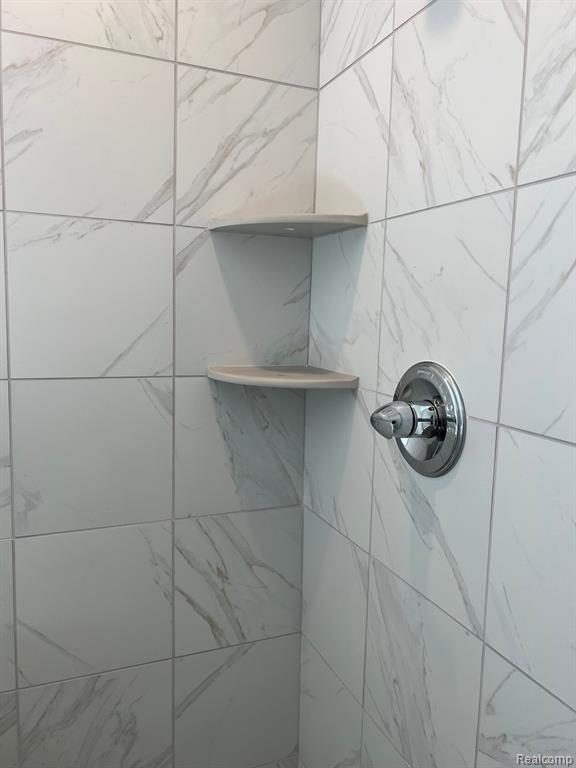 7296 Evergreen Trail, Almont, MI, 48003