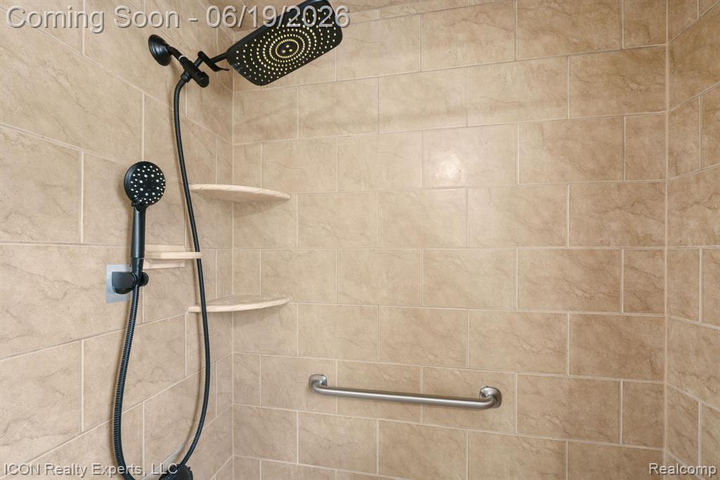 39738 Day Drive E, Clinton Twp, MI 48038 — Photo 30