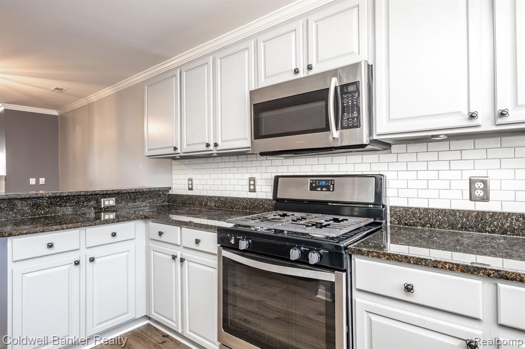 29427 Glen Oaks Boulevard E, Farmington Hills, MI 48334 — Photo 12