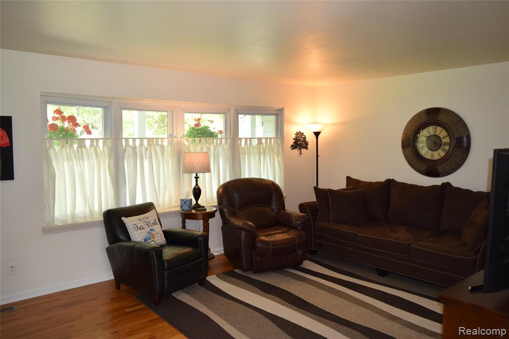 6009 Lancaster Drive, Flint, MI 48532 — Photo 4