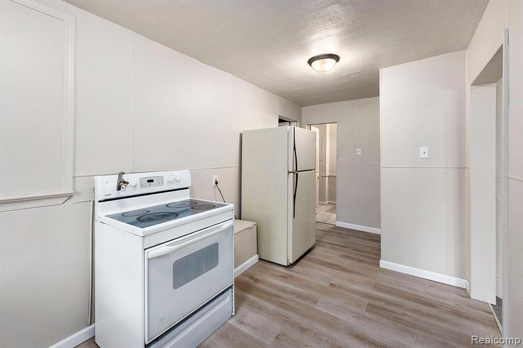 8425 CHALMERS Avenue, Warren, MI 48089 — Photo 8