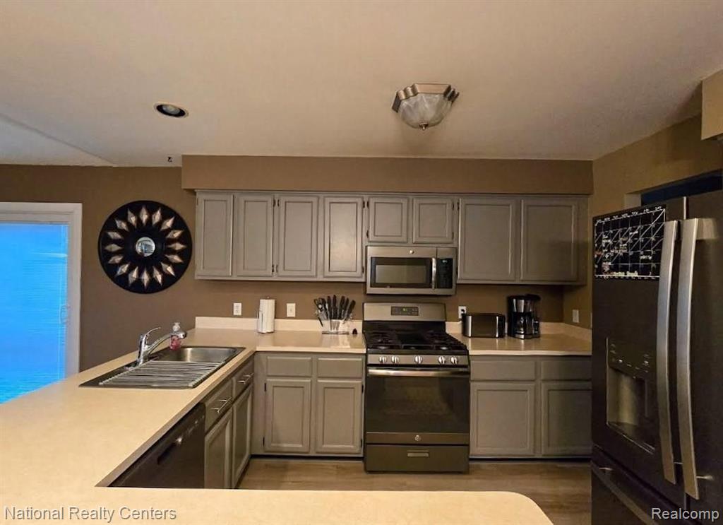 44273 DARTMOUTH Street, Canton, MI 48188 — Photo 11