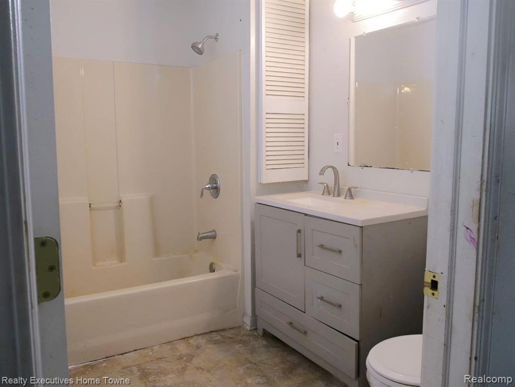 209 Bristol Street N, Almont, MI 48003 — Photo 8
