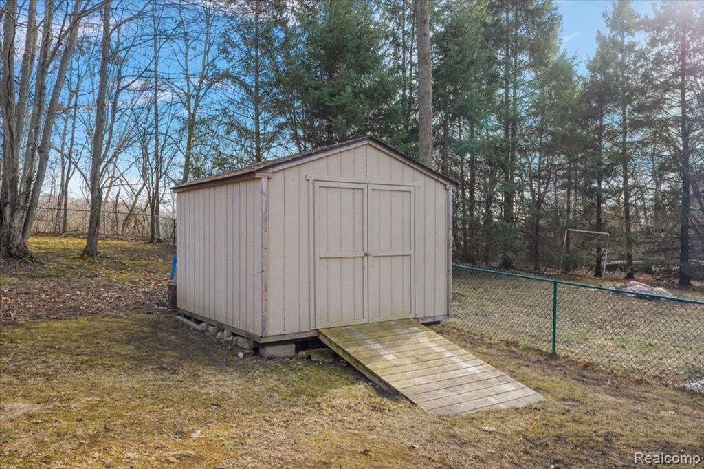 5621 SALLY Road, Clarkston, MI 48348 — Photo 56