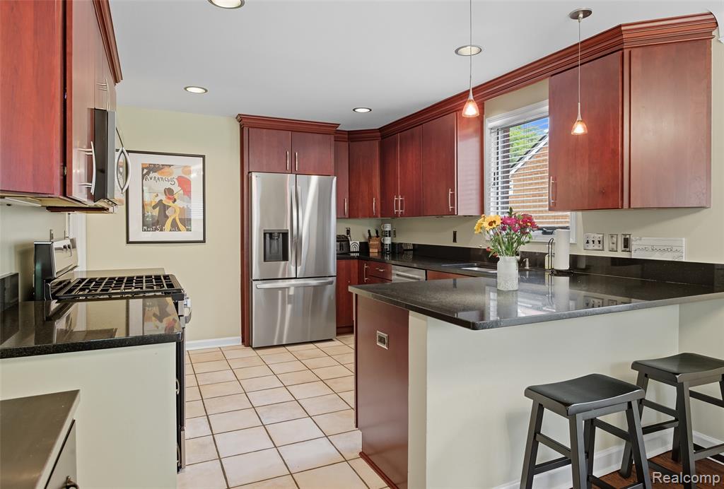 10554 Nadine Avenue, Huntington Woods, MI — Photo 13