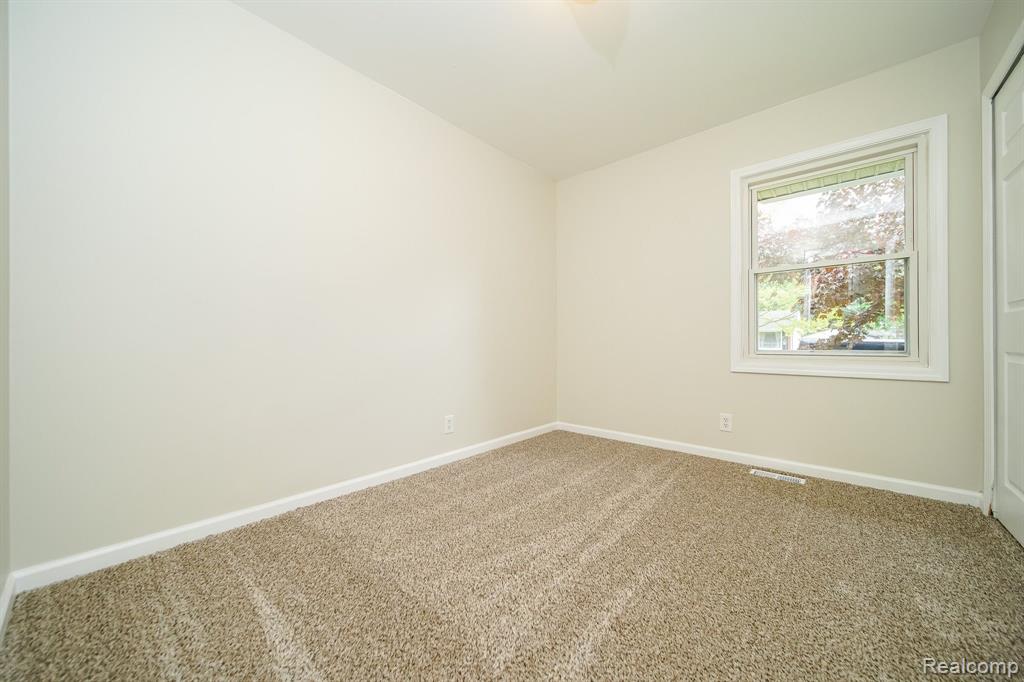 598 COVINGTON Street, South Lyon, MI 48178 — Photo 31