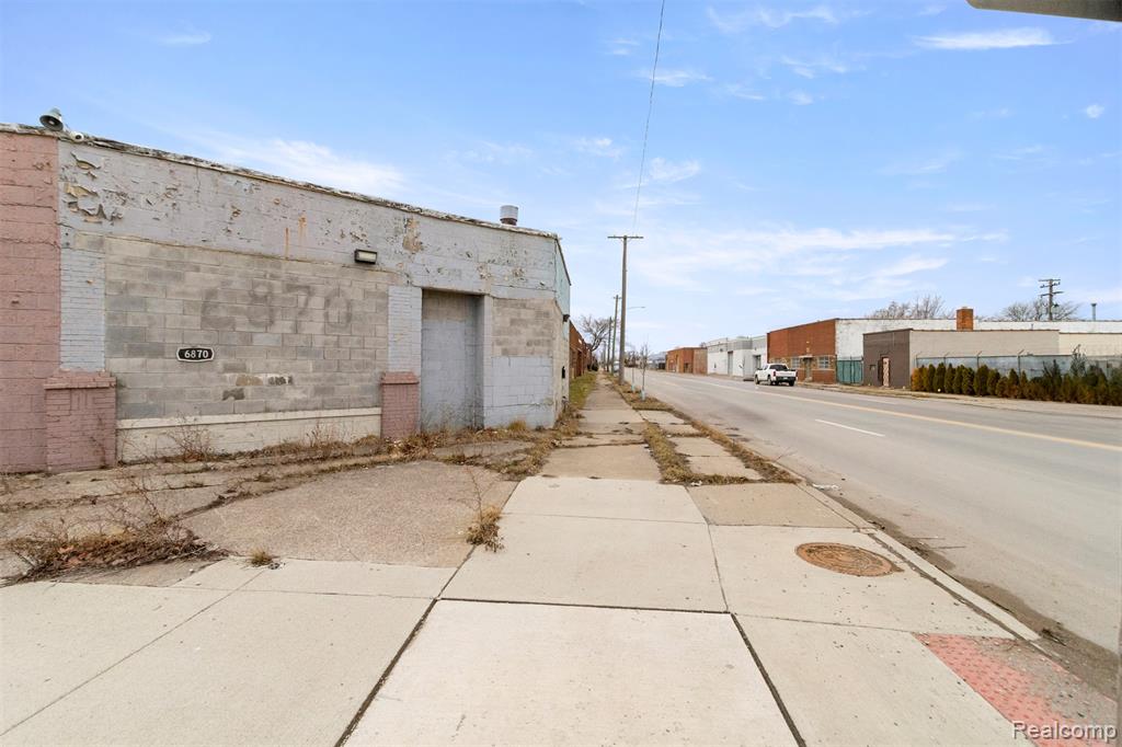 6870 E Davison Street, Hamtramck, MI 48212 — Photo 17