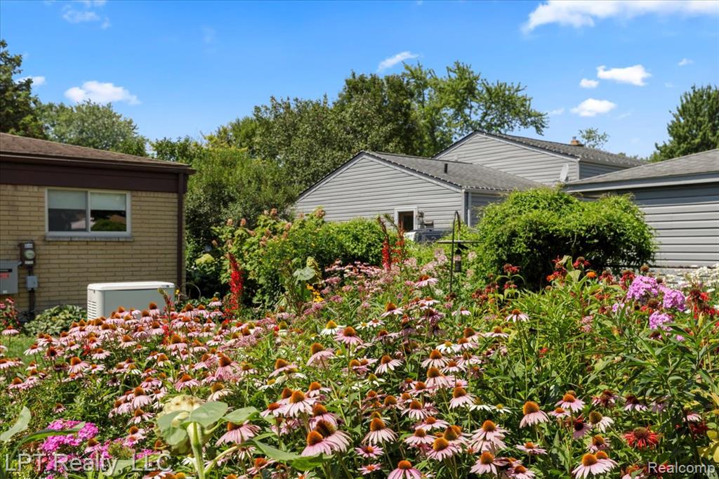 50422 Spruce Drive, Chesterfield, MI 48047 — Photo 26