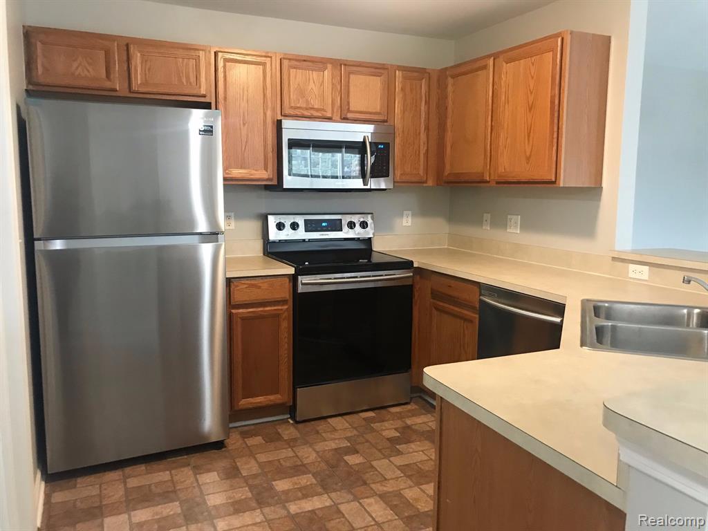 43915 Elm Drive, Sterling Heights, MI 48313 — Photo 9