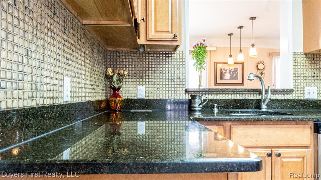 24641 Church Street, Oak Park, MI 48237 — Photo 13