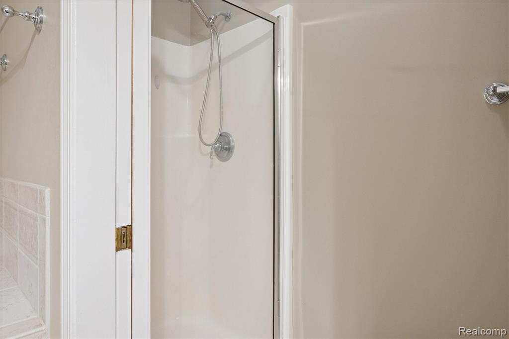 5585 Woodruff Shore Drive, Brighton, MI, 48116