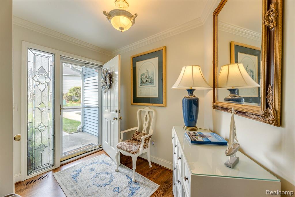 833 N Pointe, Port Huron, MI 48060 — Photo 2