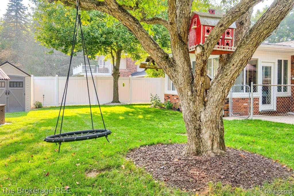 9404 E Lippincott Boulevard, Davison, MI 48423 — Photo 45
