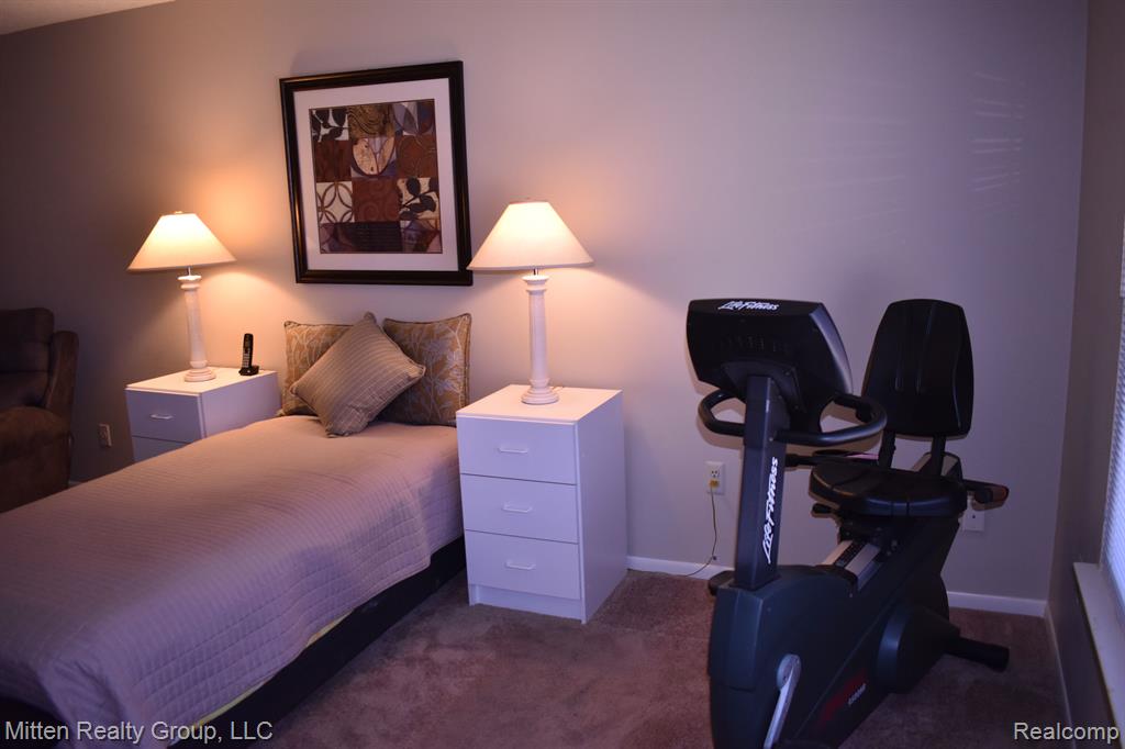 4356 FOXPOINTE Drive, West Bloomfield, MI 48323 — Photo 16