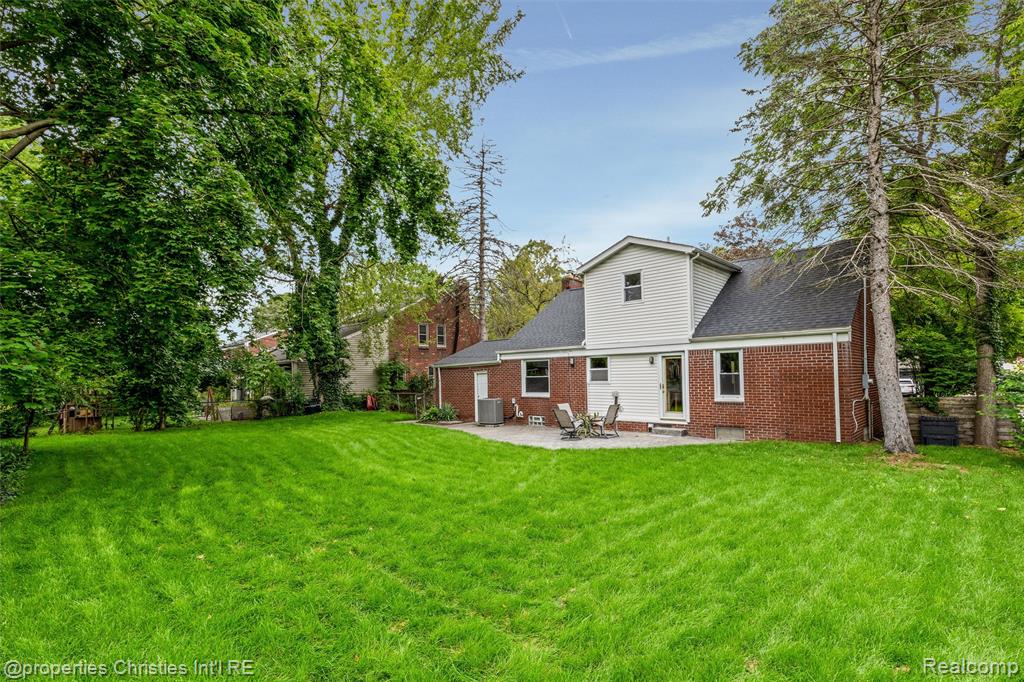 13323 Hart Avenue, Huntington Woods, MI — Photo 40