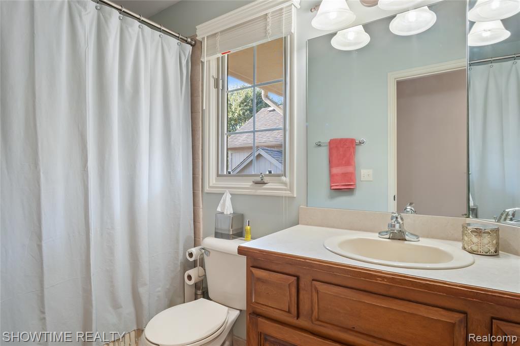 4341 Summer Place, Shelby Twp, MI 48316 — Photo 31
