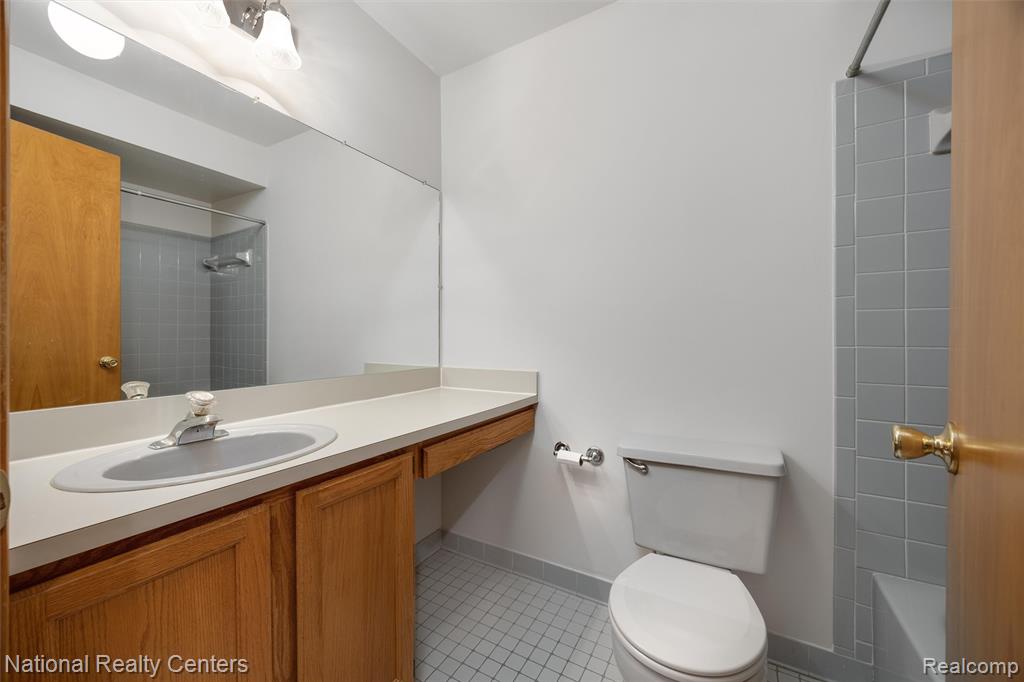16061 Meadows Drive, Macomb, MI 48044 — Photo 11