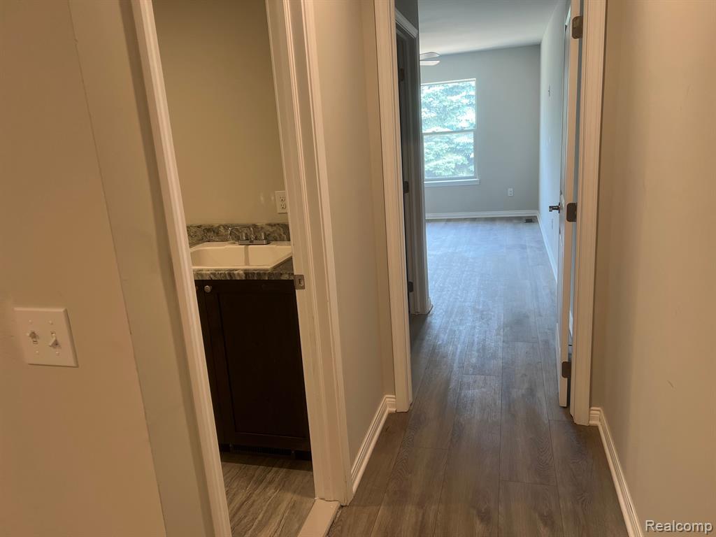 4226 SECLUDED PINES DR, Sterling Heights, MI 48314 — Photo 11