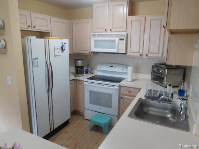 4116 April Lane, 24, Sterling Heights, MI 48310 — Photo 26