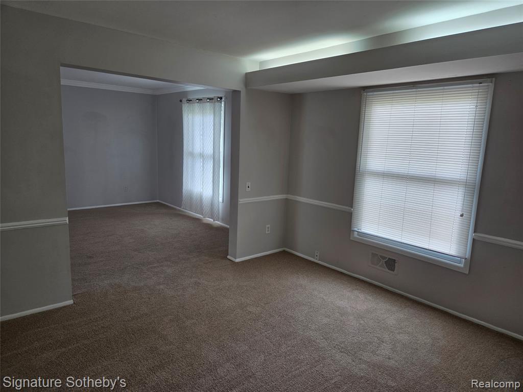 5715 Hobnail Circle, West Bloomfield, MI — Photo 11
