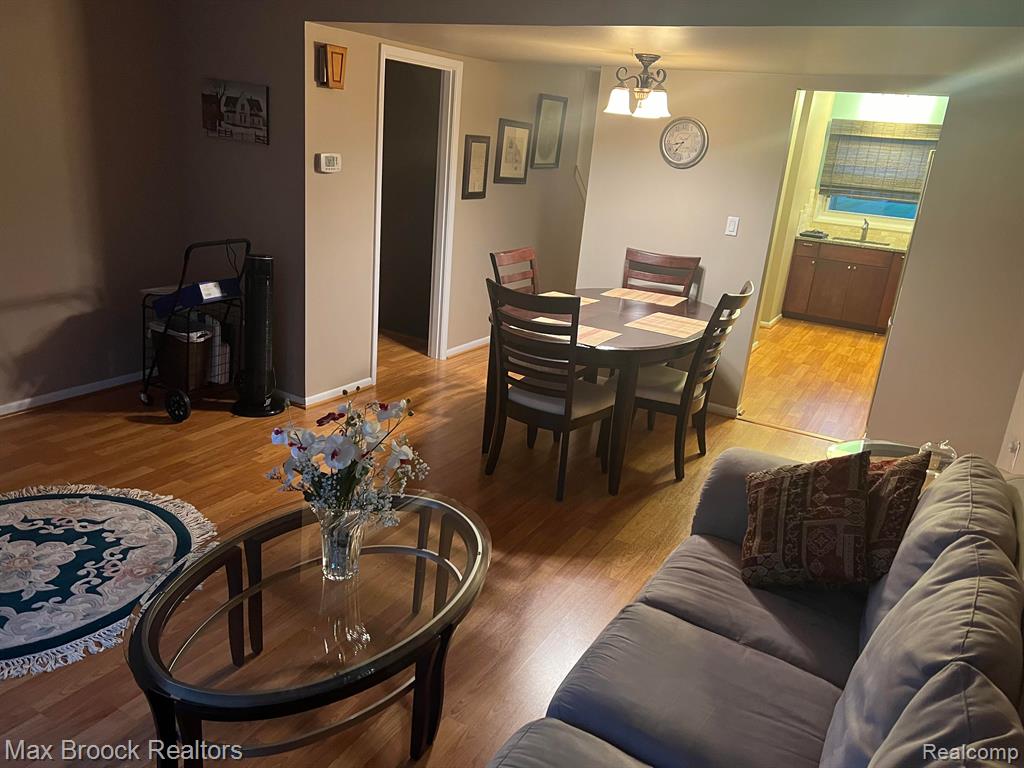 2661 KINGSTOWNE Drive, Commerce Twp, MI 48390 — Photo 5