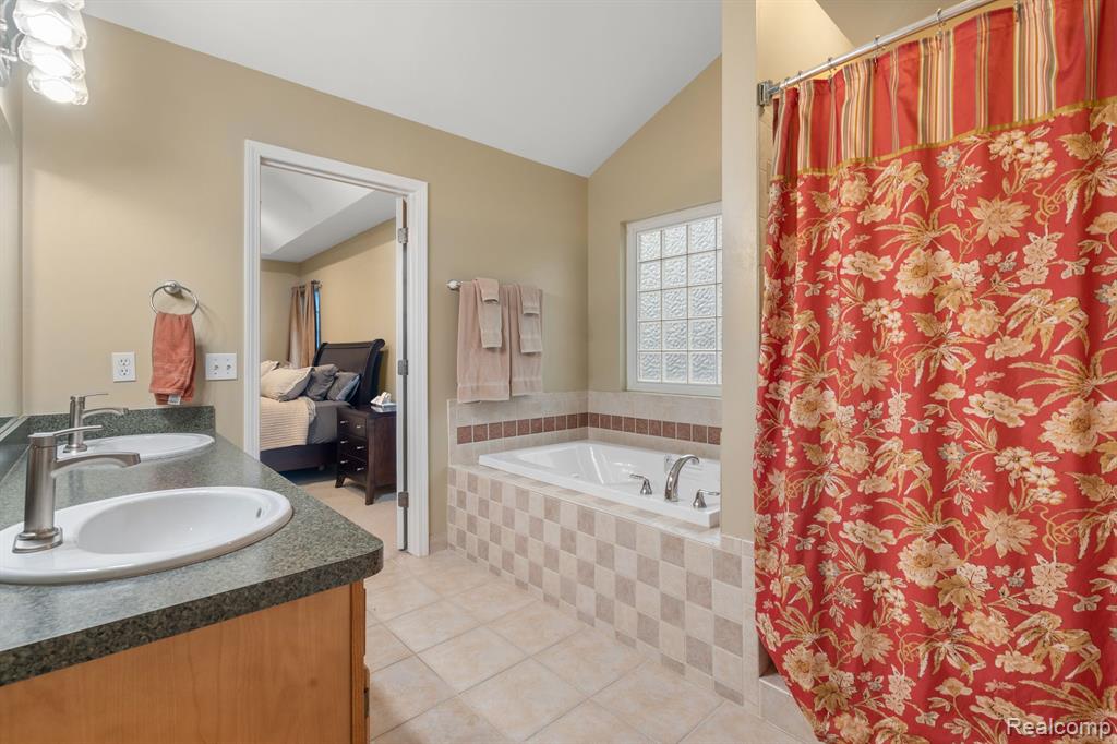 733 W Woodside Avenue, Madison Heights, MI 48071 — Photo 20