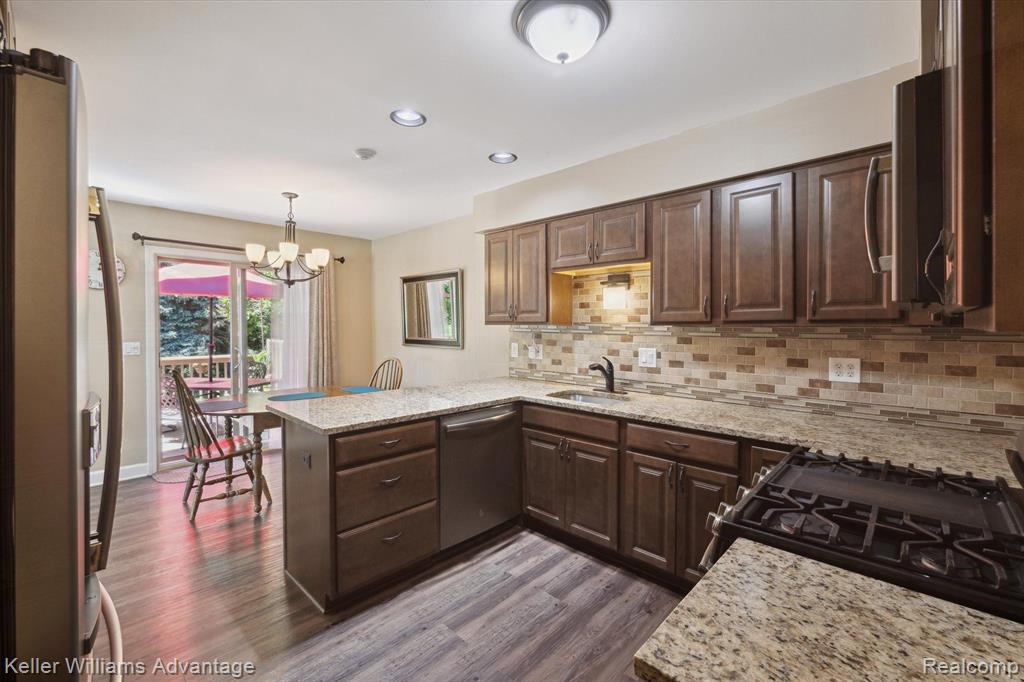 41688 WHITE TAIL Lane, Canton, MI 48188 — Photo 9