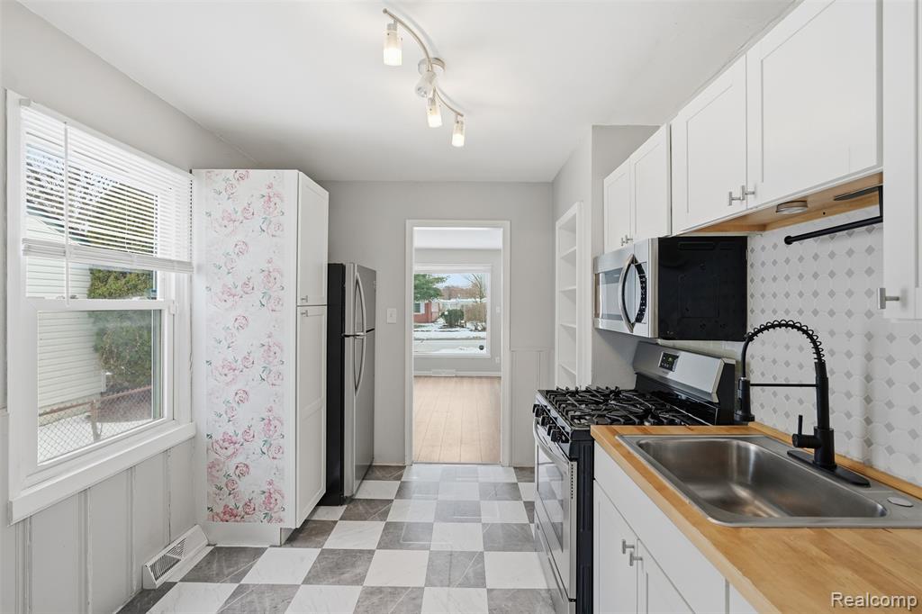 4654 Gloria Street, Wayne, MI 48184 — Photo 8