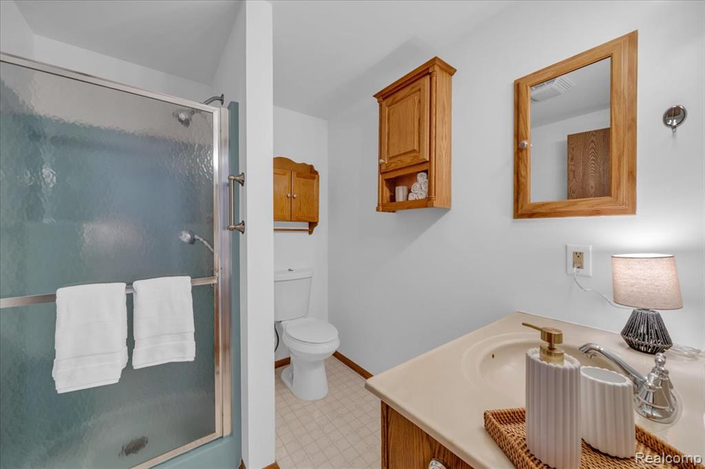 955 Woodlane Drive, 9, Rochester Hills, MI 48307 — Photo 16