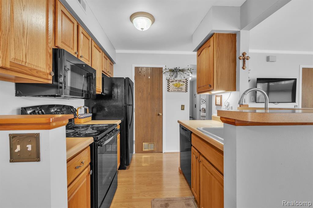 419 WATER TOWER Circle, Brighton, MI 48116 — Photo 16