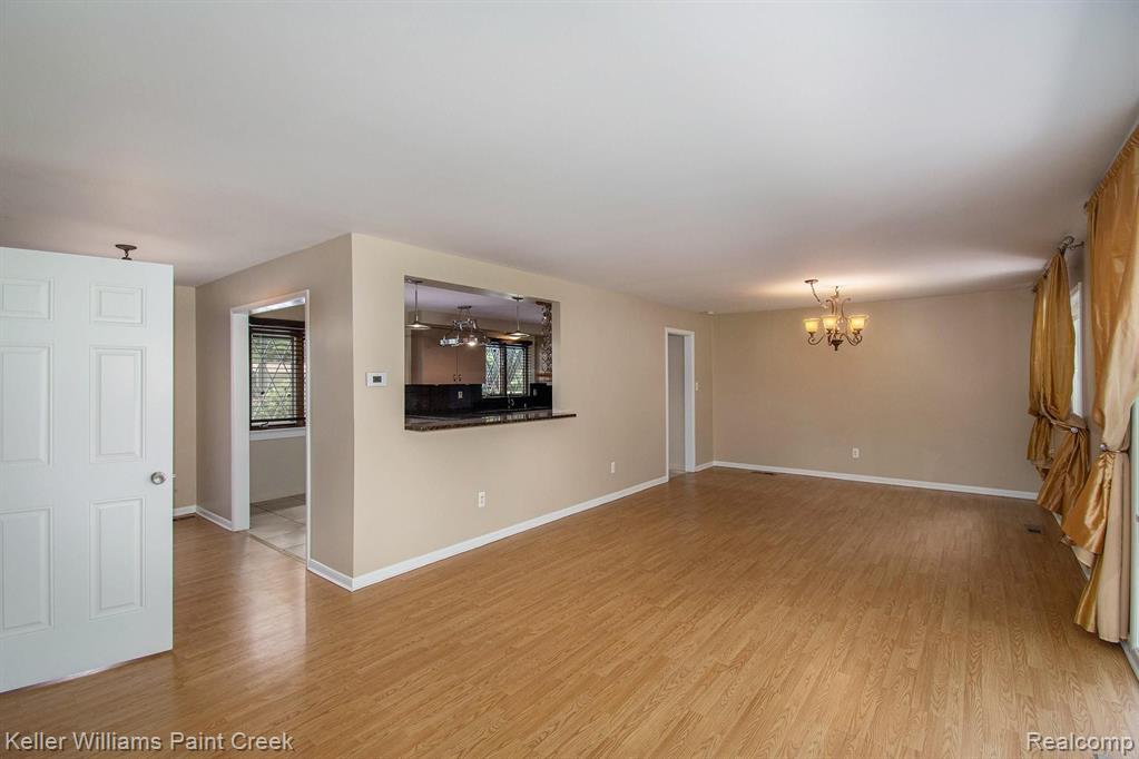 7374 WOODRIDGE Road, West Bloomfield, MI — Photo 7