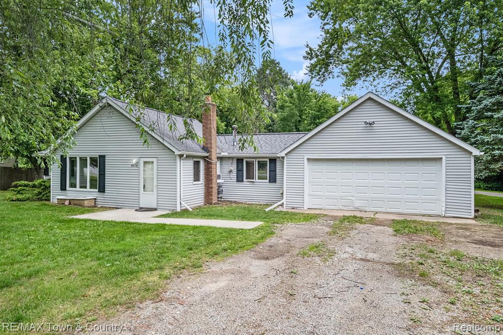 8476 W Coldwater Road, Flushing, MI 48433 — Photo 3