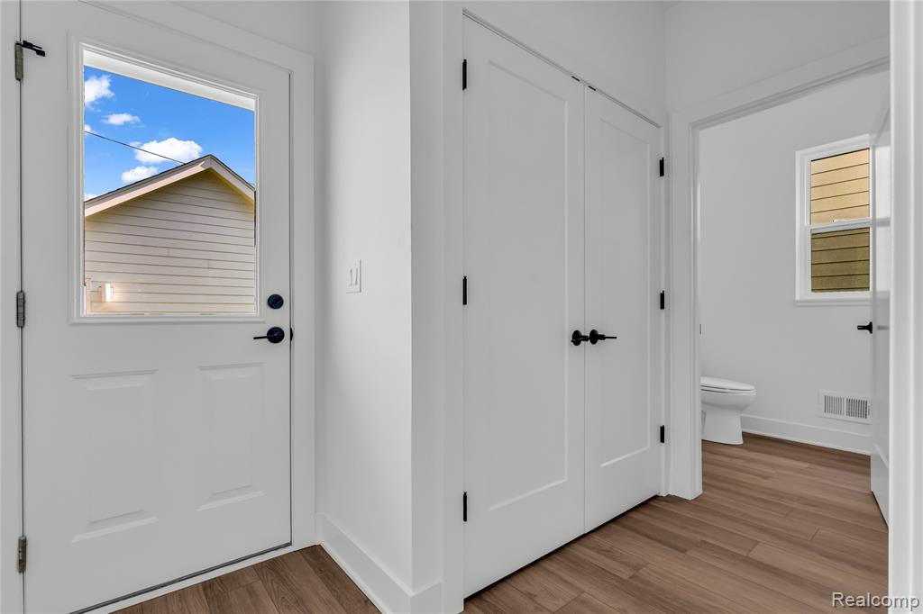 1746 Fischer Street, Detroit, MI 48214 — Photo 11
